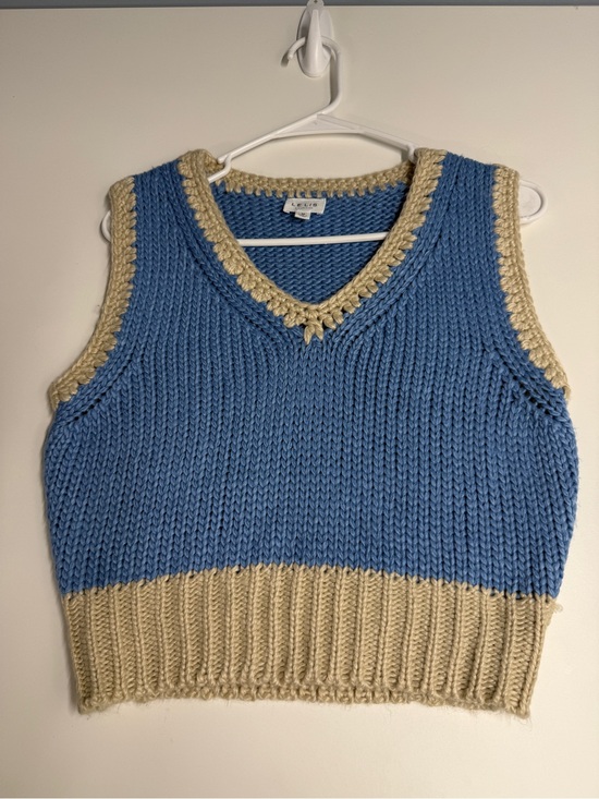 Le Lis Sweaters - Le Lis Chunky V-Neck Sweater Vest in Blue and Cream